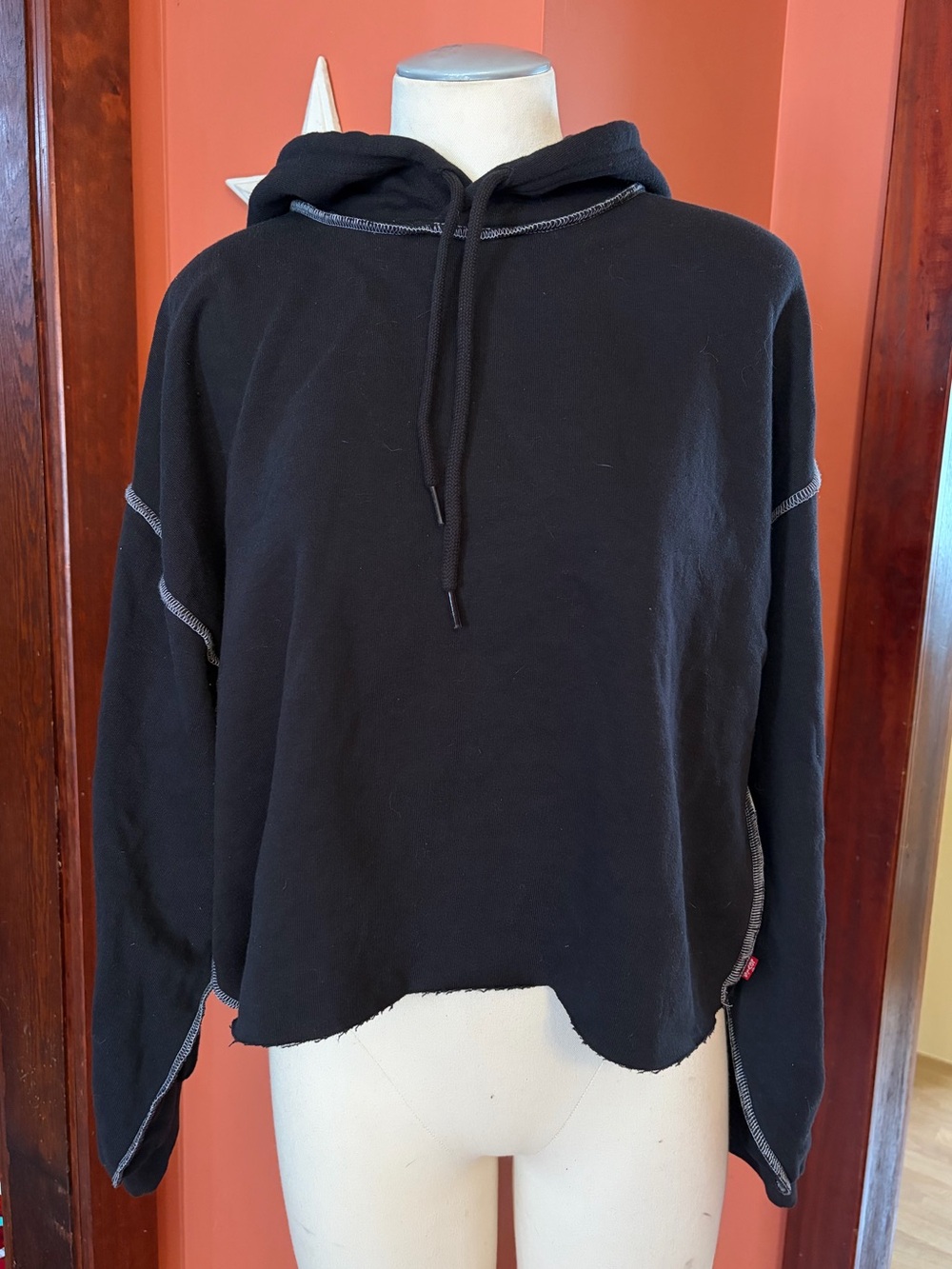 Levi's Black Raw-Hem Cropped Hoodie